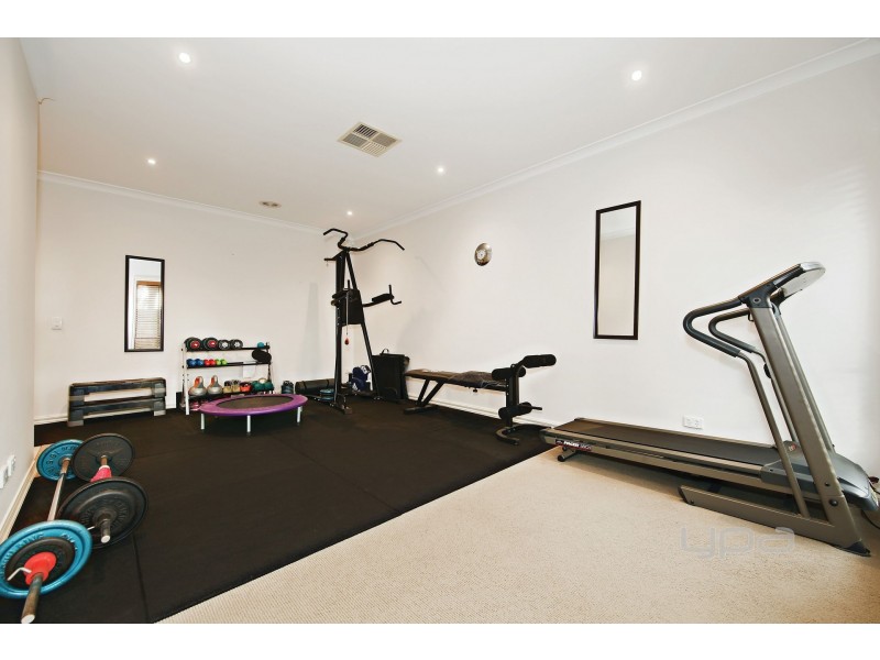 24 Buvelot Crescent, Caroline Springs VIC 3023