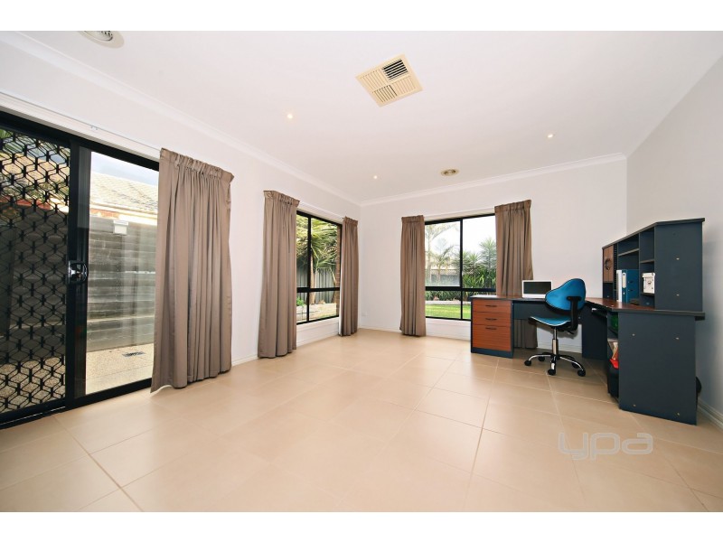 24 Buvelot Crescent, Caroline Springs VIC 3023