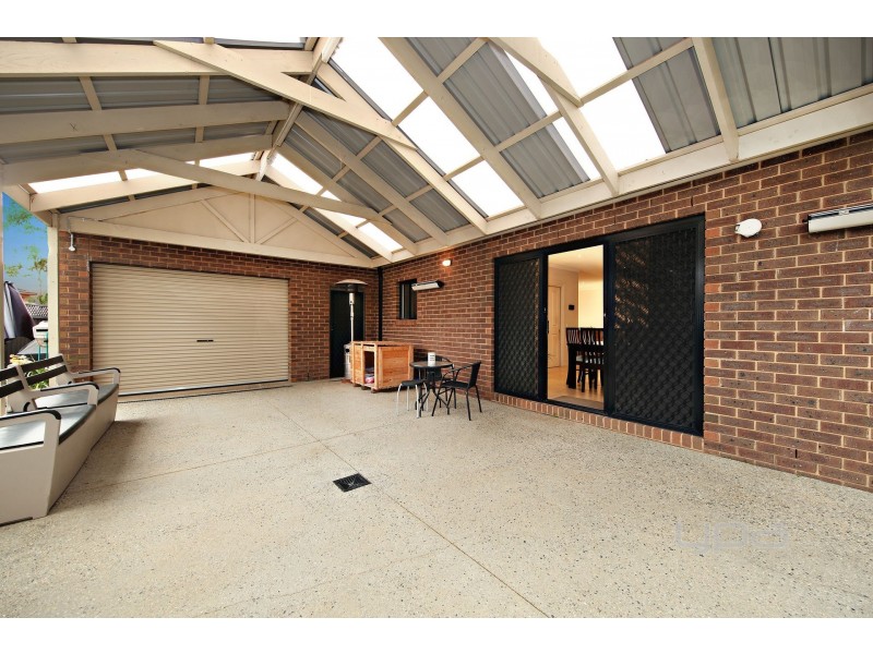 24 Buvelot Crescent, Caroline Springs VIC 3023