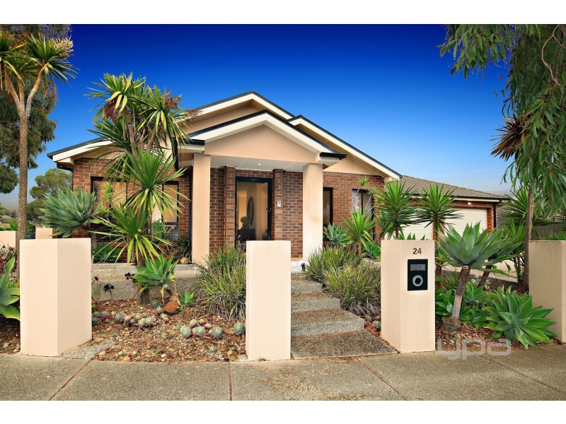 24 Buvelot Crescent, Caroline Springs VIC 3023