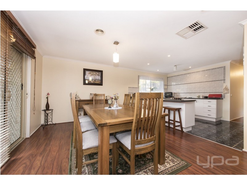 17 Elphinstone Way, Caroline Springs VIC 3023