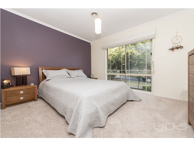 17 Elphinstone Way, Caroline Springs VIC 3023