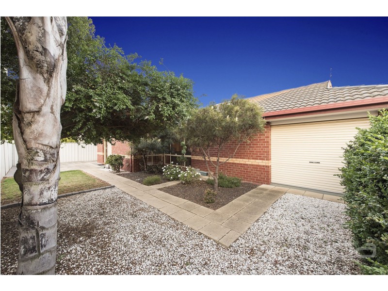 17 Elphinstone Way, Caroline Springs VIC 3023