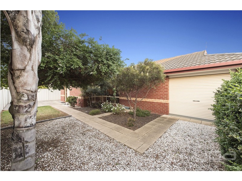 17 Elphinstone Way, Caroline Springs VIC 3023