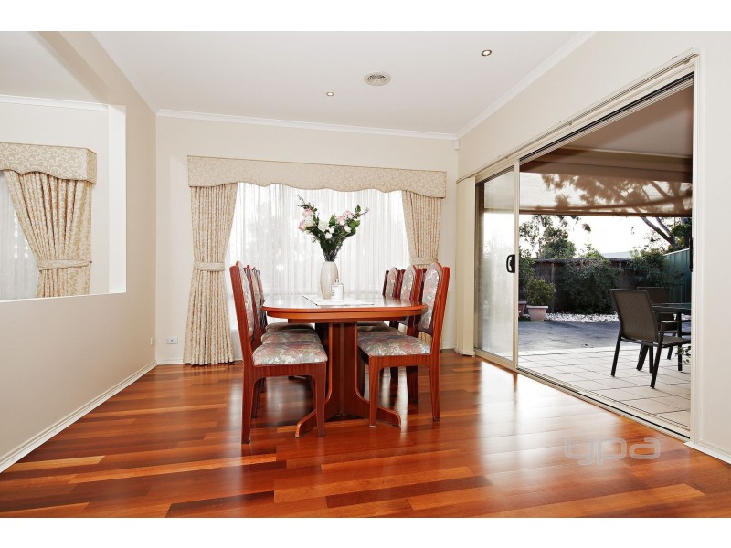 7 Chelsworth Place, Caroline Springs VIC 3023