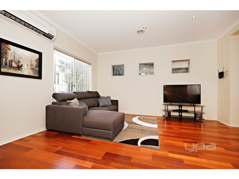 7 Chelsworth Place, Caroline Springs VIC 3023