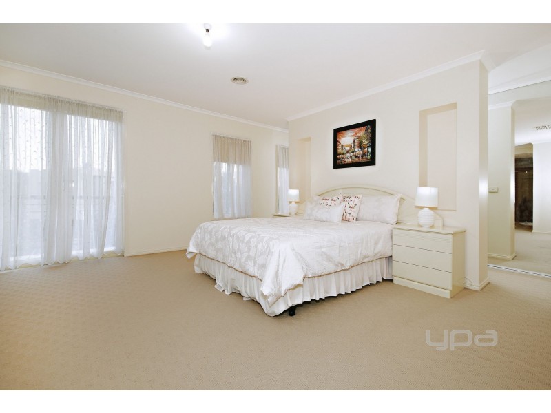 7 Chelsworth Place, Caroline Springs VIC 3023