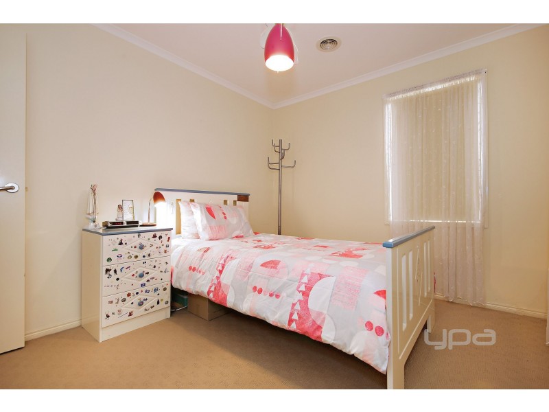 7 Chelsworth Place, Caroline Springs VIC 3023