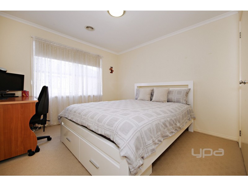 7 Chelsworth Place, Caroline Springs VIC 3023