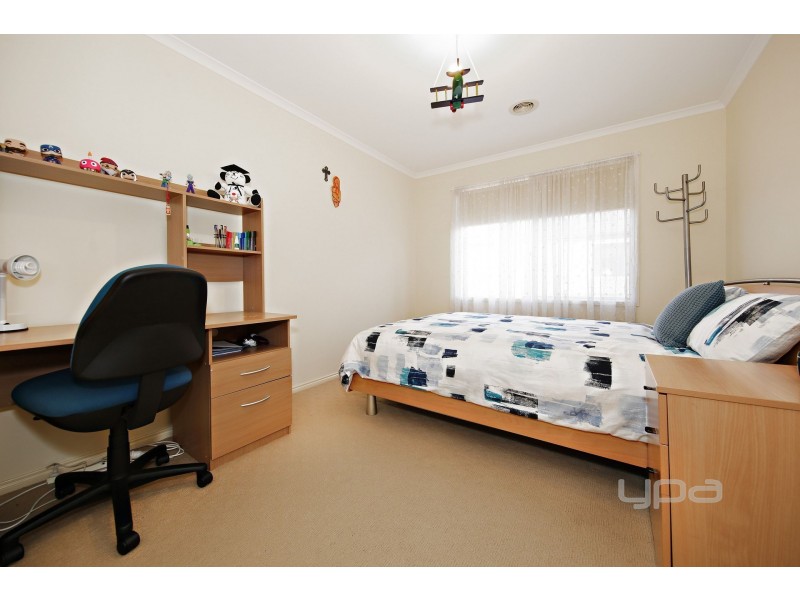 7 Chelsworth Place, Caroline Springs VIC 3023