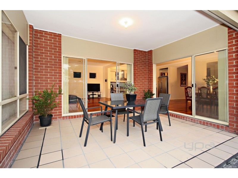 7 Chelsworth Place, Caroline Springs VIC 3023