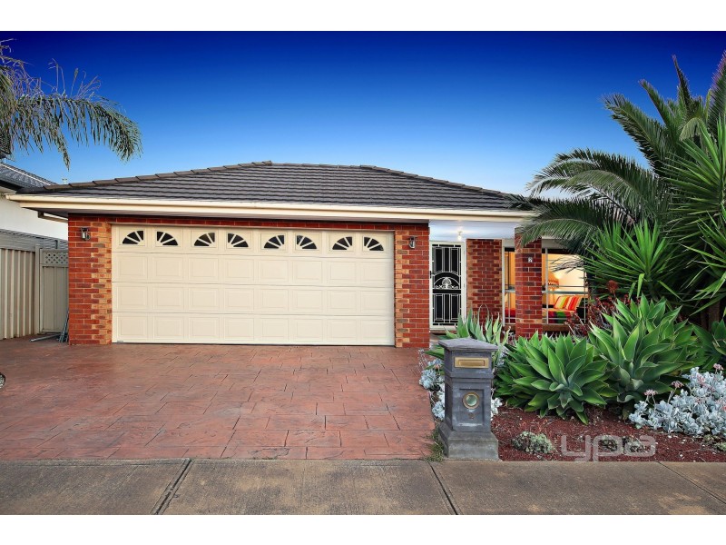 2 Isabel Close, Caroline Springs VIC 3023