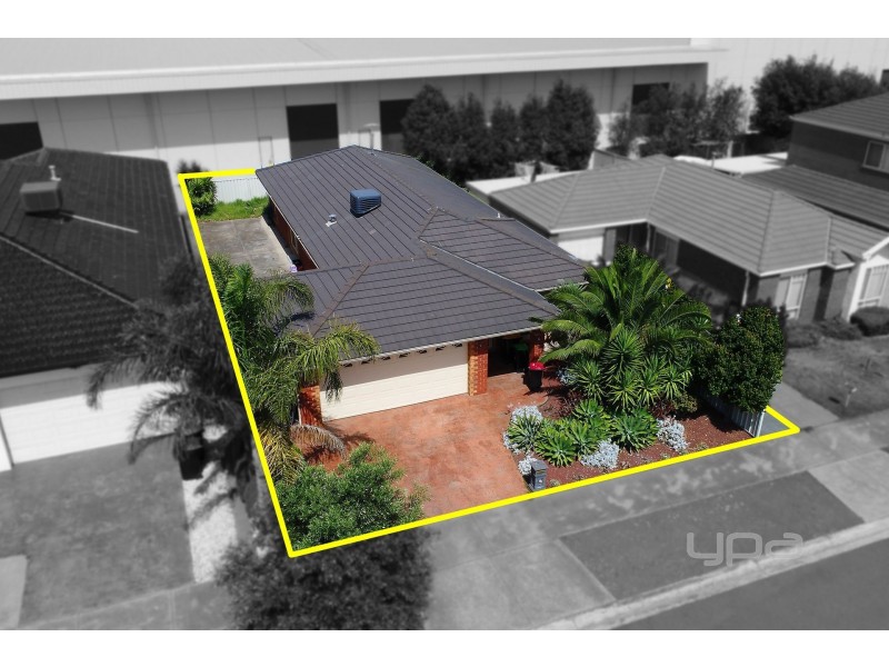 2 Isabel Close, Caroline Springs VIC 3023