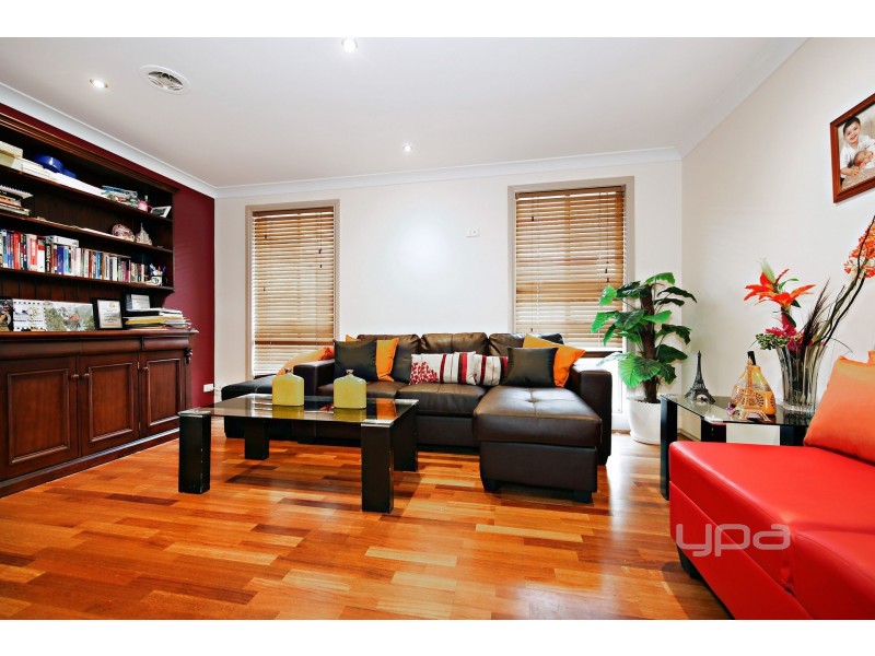 2 Isabel Close, Caroline Springs VIC 3023