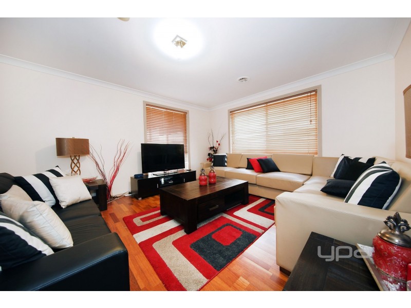 2 Isabel Close, Caroline Springs VIC 3023