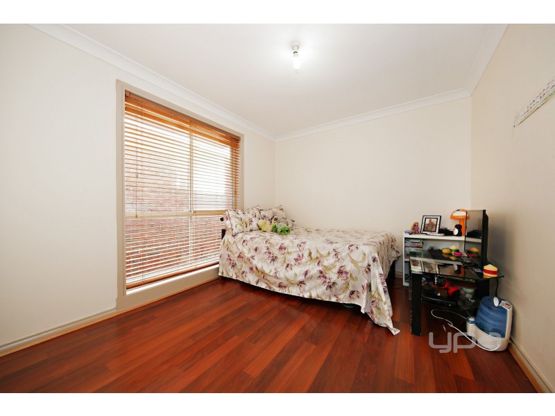 2 Isabel Close, Caroline Springs VIC 3023