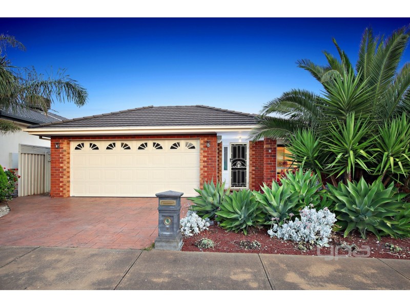 2 Isabel Close, Caroline Springs VIC 3023