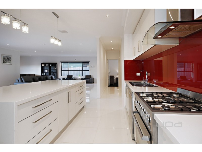 30 Paringa Way, Burnside VIC 3023