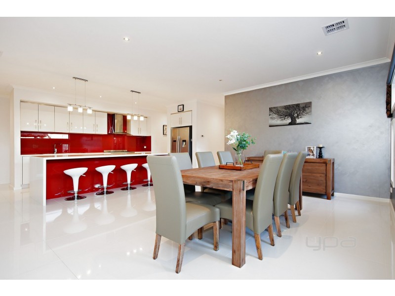 30 Paringa Way, Burnside VIC 3023