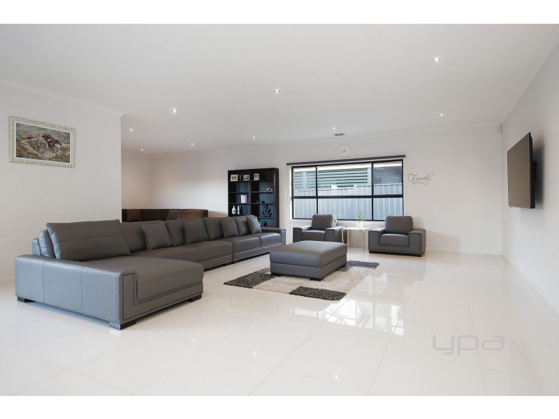 30 Paringa Way, Burnside VIC 3023