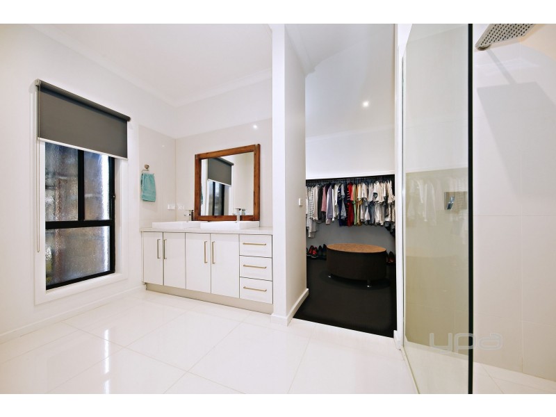 30 Paringa Way, Burnside VIC 3023