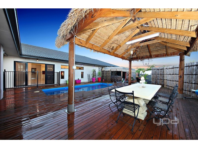 30 Paringa Way, Burnside VIC 3023