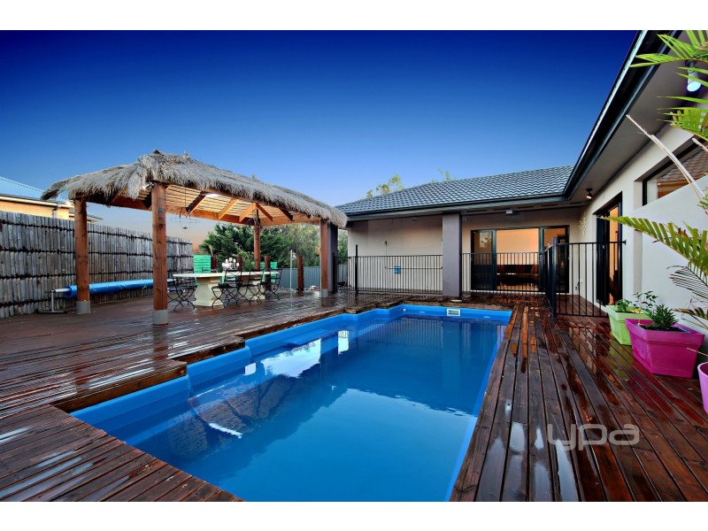 30 Paringa Way, Burnside VIC 3023