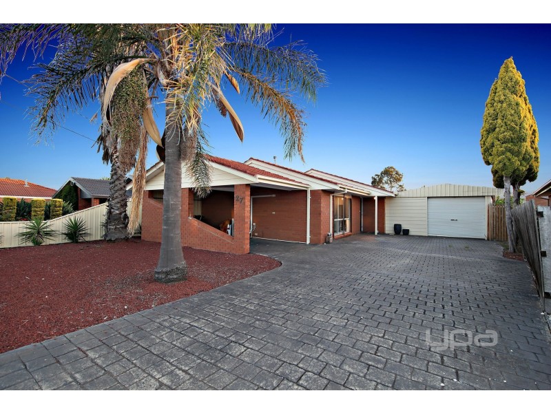 27 Paraburdoo Lane, Kings Park VIC 3021
