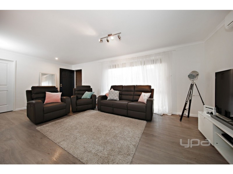 27 Paraburdoo Lane, Kings Park VIC 3021