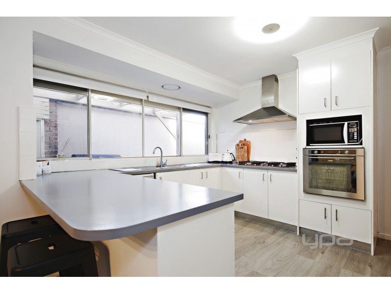 27 Paraburdoo Lane, Kings Park VIC 3021