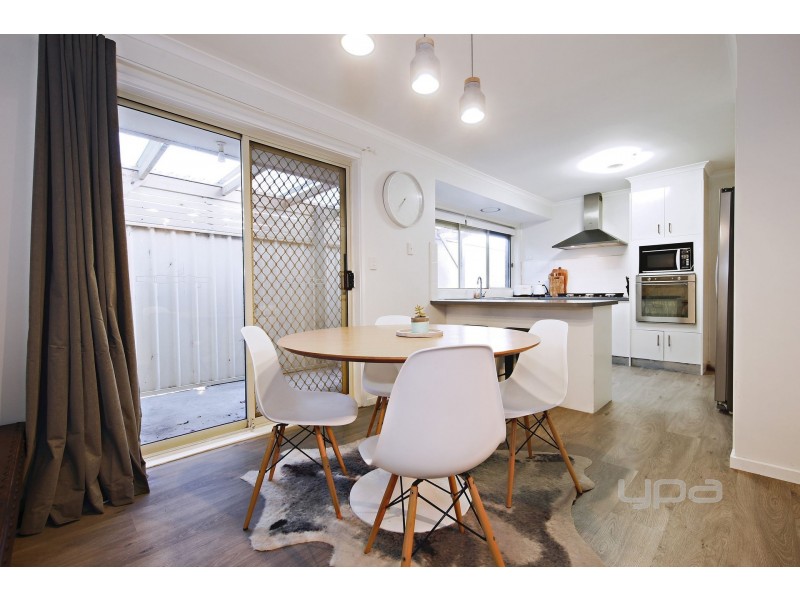 27 Paraburdoo Lane, Kings Park VIC 3021