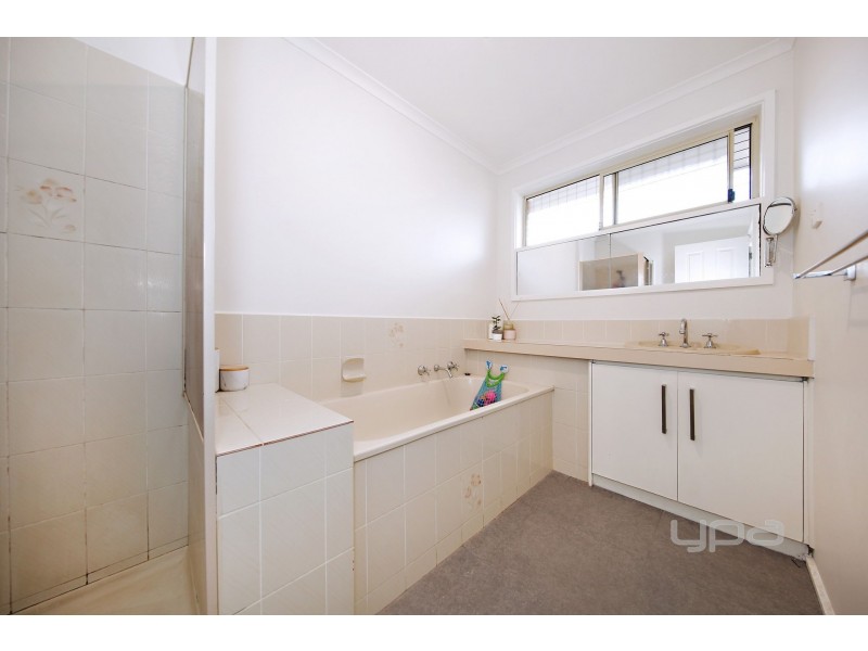 27 Paraburdoo Lane, Kings Park VIC 3021