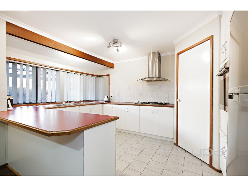 33 Walsingham Crescent, Melton VIC 3337