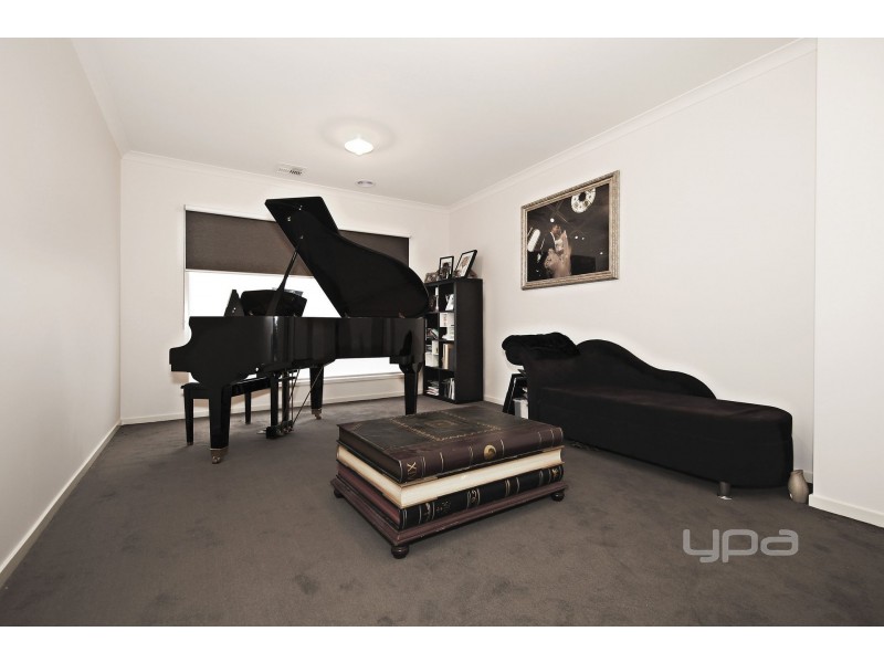 22 Stonehenge Drive, Melton South VIC 3338