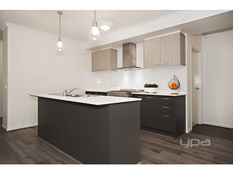 22 Stonehenge Drive, Melton South VIC 3338