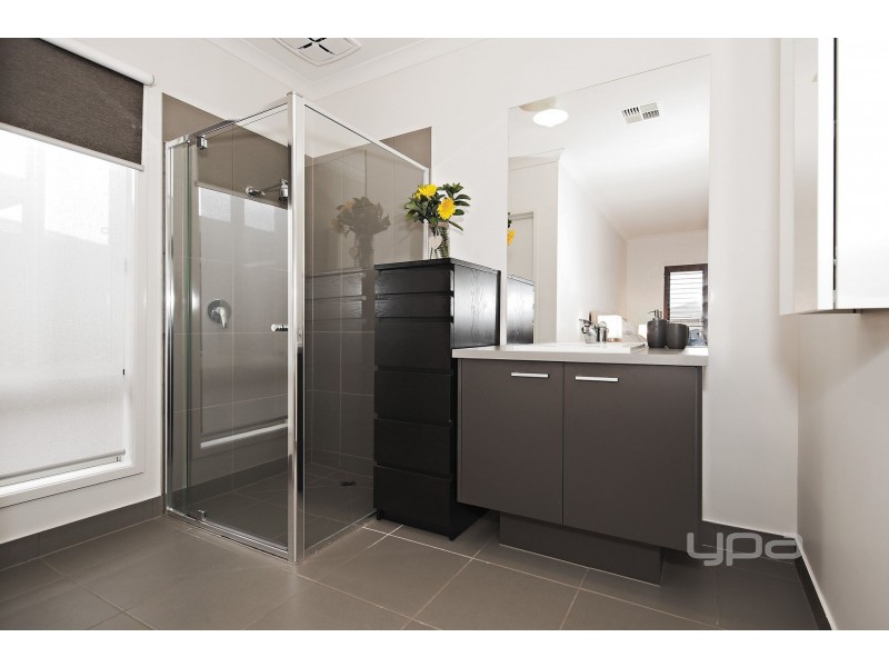 22 Stonehenge Drive, Melton South VIC 3338