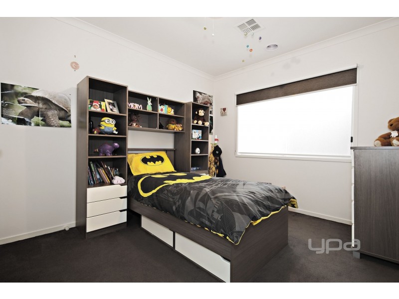 22 Stonehenge Drive, Melton South VIC 3338