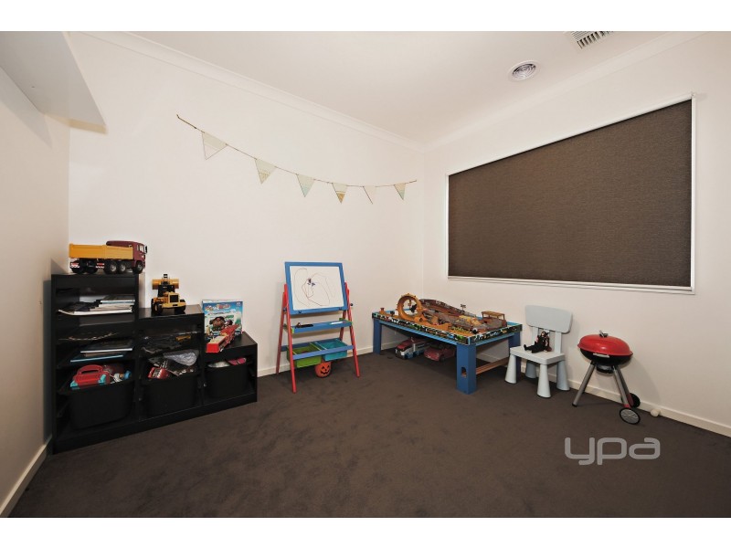 22 Stonehenge Drive, Melton South VIC 3338