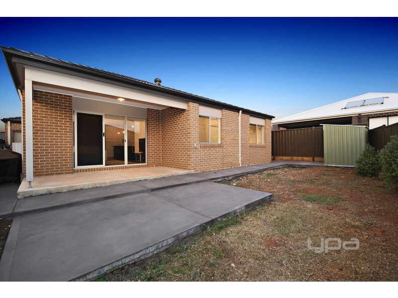 22 Stonehenge Drive, Melton South VIC 3338