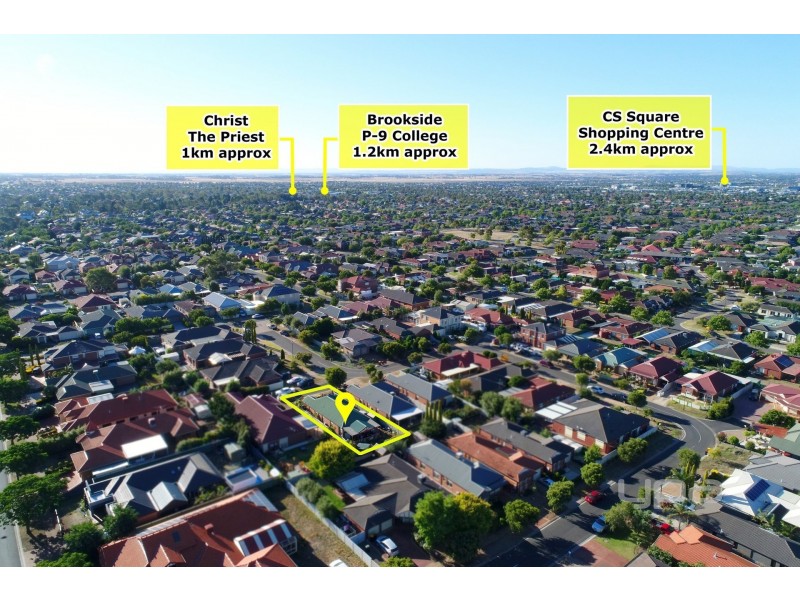 10 Castlemaine Way, Caroline Springs VIC 3023