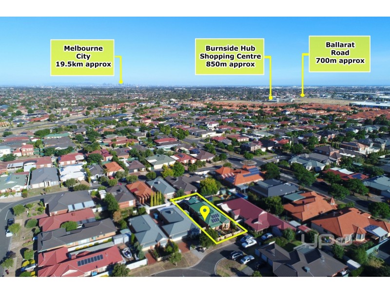 10 Castlemaine Way, Caroline Springs VIC 3023
