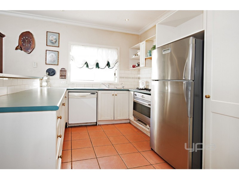 10 Castlemaine Way, Caroline Springs VIC 3023