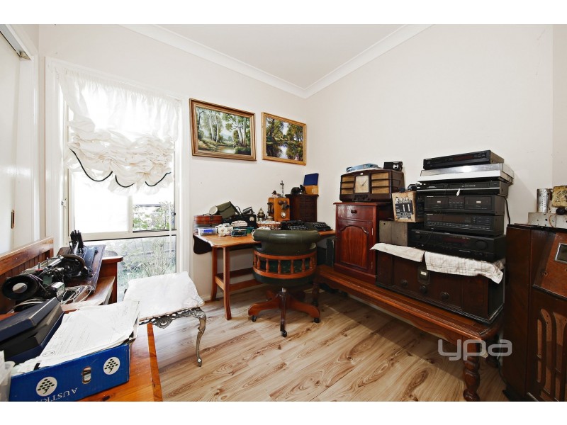 10 Castlemaine Way, Caroline Springs VIC 3023