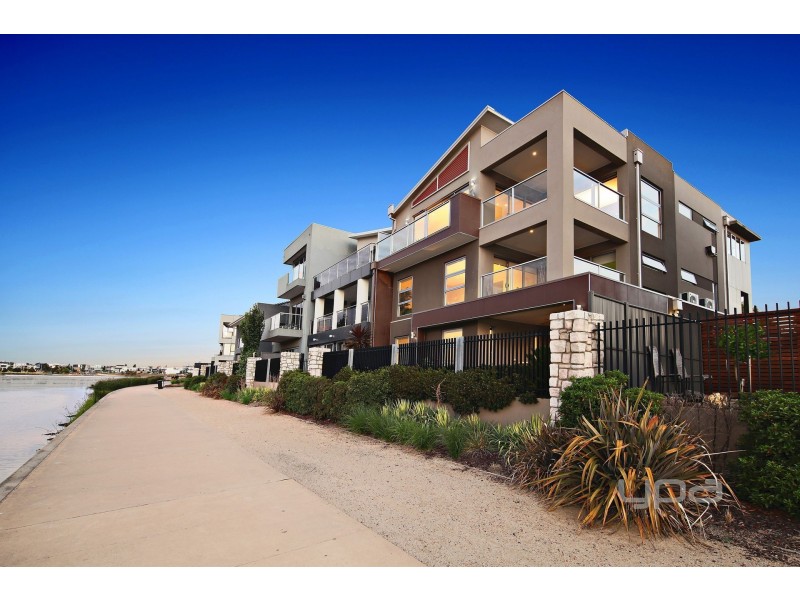 17 The Strand, Caroline Springs VIC 3023