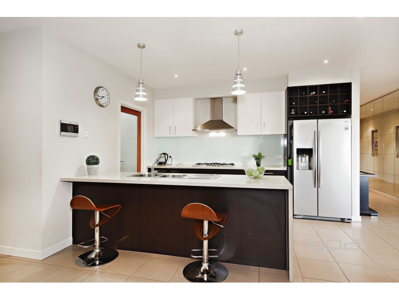 17 The Strand, Caroline Springs VIC 3023