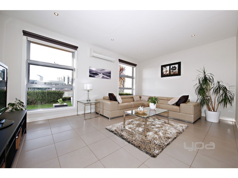 17 The Strand, Caroline Springs VIC 3023