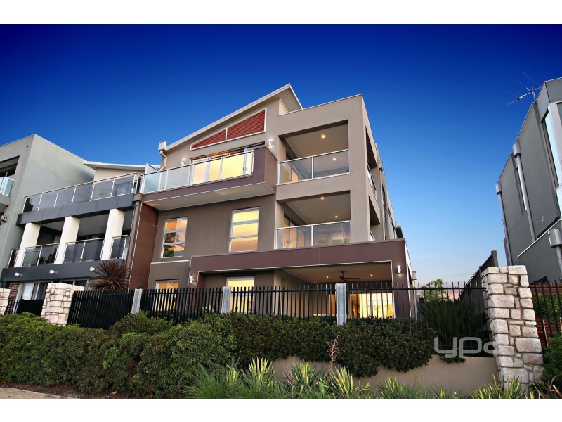 17 The Strand, Caroline Springs VIC 3023