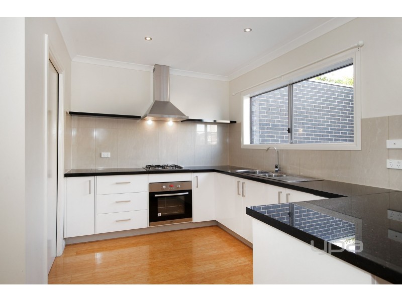 2/13 Marlo Drive, Melton West VIC 3337