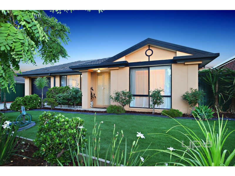 18 Freeman Avenue, Burnside VIC 3023