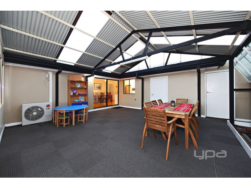 18 Freeman Avenue, Burnside VIC 3023